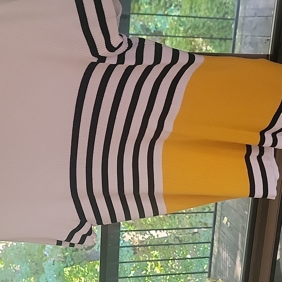 Goldenrod fall sweater - Picture 3 of 3